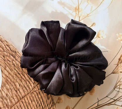 Timeless Black Satin Scrunchie – Sleek Shine for Everyday Elegance