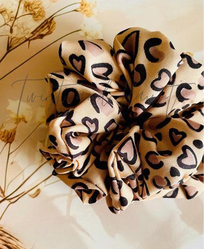Cream Crepe With Printed Hearts Scrunchies